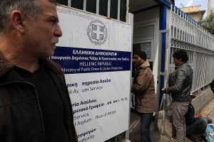 Πάνω από 100 πρόσφυγες κλήθηκαν για συνεντεύξεις στις υπηρεσίες ασύλου της Αθήνας