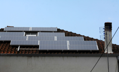 Προσεχώς επιδότηση για φωτοβολταϊκά και ηλιακούς θερμοσίφωνες στις στέγες
