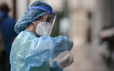 ΕΟΔΥ: 44 θάνατοι από κορoνοϊό - Αυξήθηκαν κατακόρυφα οι εισαγωγές - 54 οι διασωληνωμένοι, δυο σοβαρά κρούσματα γρίπης