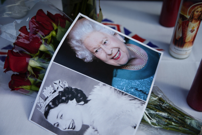 Θάνατος Βασίλισσας Ελισάβετ: Απευθείας εικόνα από το παλάτι του Μπάκιγχαμ