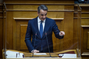 Κυριάκος Μητσοτάκης στη Βουλή: Αναπροσαρμοσμένο μισθολόγιο για τις Ένοπλες Δυνάμεις από το 2024, «καρφιά» σε ΣΥΡΙΖΑ