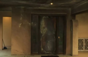 Άρης Πορτοσάλτε: Έκρηξη με γκαζάκια στην είσοδο της πολυκατοικίας όπου διαμένει ο δημοσιογραφος (βίντεο)