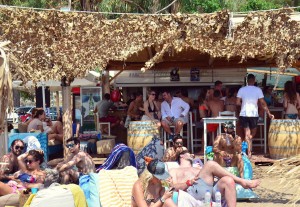 Μπαράζ λουκέτων σε καταστήματα και beach bar για μη έκδοση αποδείξεων
