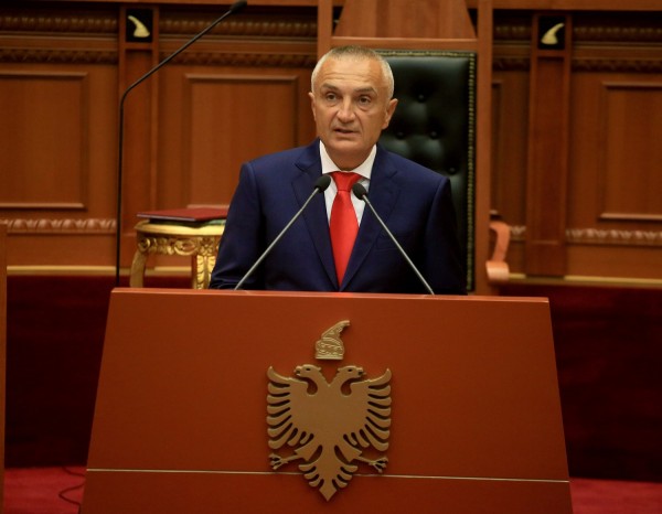 «Φωτιά» στις ελληνοαλβανικές σχέσεις από τον πρόεδρο της Αλβανίας