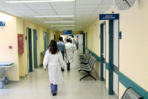 Λαμία: Κρίσιμο το επόμενο 24ωρο για τη 42χρονη μητέρα με γρίπη