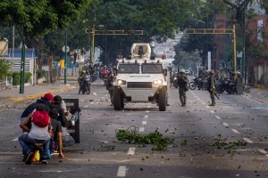 Χάος στην Βενεζουέλα με νεκρούς διαδηλωτές - Βίντεο από εκτέλεση 23χρονης