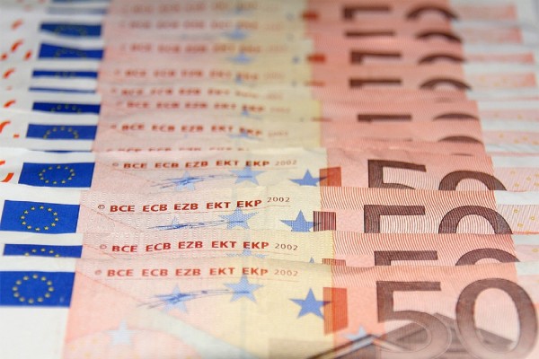 Ξανά σε ανοδική τροχιά το ευρώ