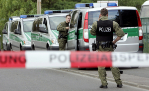 Φρίκη στη Γερμανία, άνδρας άφησε κομμένο ανθρώπινο κεφάλι έξω από δικαστήριο