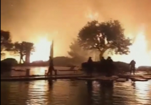 Φωκίδα: Mάχη με τις φλόγες στην Ιτέα - Δύσκολη νύχτα στο Κρανίδι (βίντεο)
