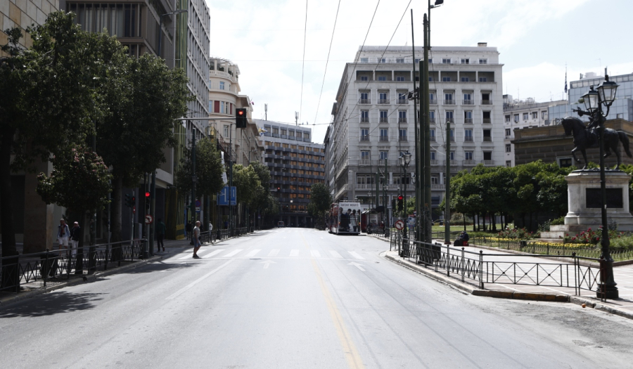 Πόλη «φάντασμα» η Αθήνα ανήμερα του Πάσχα: Έρημοι οι δρόμοι - Δείτε φωτογραφίες