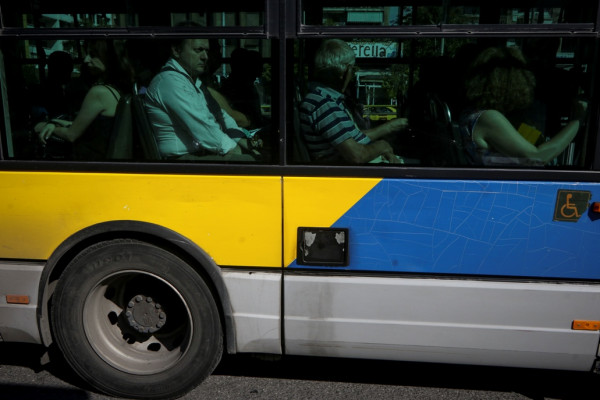 Κορονοϊός: Με πρόγραμμα Σαββάτου τα δρομολόγια στα λεωφορεία, πρόταση για δωρεάν μετακίνηση στα ΜΜΜ