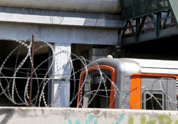 Γυναίκα έπεσε στις γραμμές του ΗΣΑΠ στο Μοναστηράκι- Κλειστός ο σταθμός