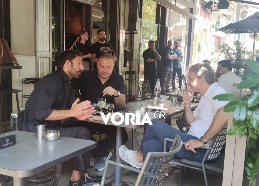 Κυριάκος Μητσοτάκης: Χαλαρός καφές στη Θεσσαλονίκη με Ρέμο και Τσιαπατάκη