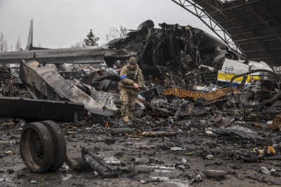«Νομιμοποιούμαστε να χτυπήσουμε οχήματα του ΝΑΤΟ που μεταφέρουν όπλα στην Ουκρανία» διαμηνύει το Κρεμλίνο