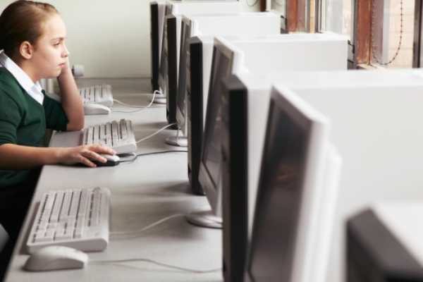 Οι πολλοί υπολογιστές στα σχολεία χειροτερεύουν τις επιδόσεις των μαθητών