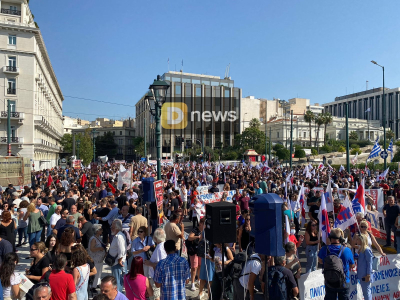 Πλήθος κόσμου στη Σύνταγμα, διαδηλώνουν ενάντια στο νέο εργασιακό νομοσχέδιο