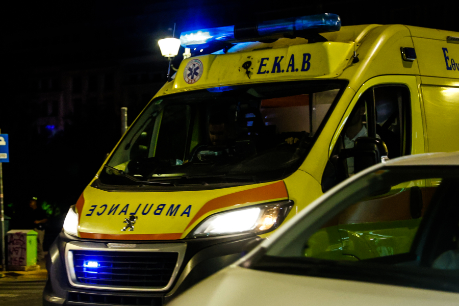 Θεσσαλονίκη: Οδηγός ΙΧ παρέσυρε και εγκατέλειψε έναν άνδρα και μια γυναίκα - Στο νοσοκομείο οι δύο πεζοί