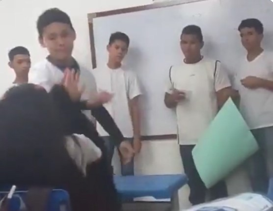 Βίντεο που κόβει την ανάσα: 14χρονος «καρφώνει» στυλό στο πρόσωπο συμμαθήτριάς του στη Βραζιλία