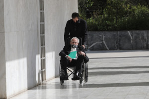 Στον Άρειο Πάγο με αναπηρικό καροτσάκι ο Άκης Τσοχατζόπουλος