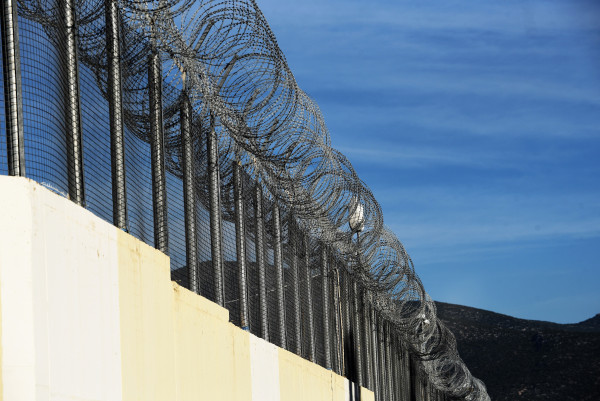 Φυλακές Κορυδαλλού: Αυτοσχέδια όπλα, κινητά και ναρκωτικά εντόπισαν αστυνομικοί