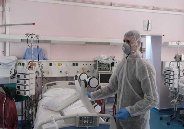 Θετική στον κορονοϊό νοσοκόμα στο «Έλενα» - Σε καραντίνα 14 συνάδελφοι της
