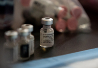 Η μετάλλαξη Όμικρον δεν θα επηρεάσει το χάπι της Pfizer, διαβεβαιώνει ο Μπουρλά