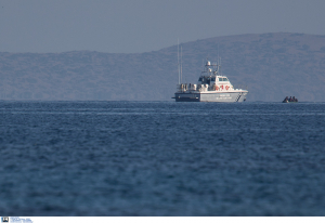 Λέμβος με πρόσφυγες επιχείρησε να εισέλθει στα ελληνικά ύδατα, παρενόχληση σκαφών του Λιμενικού από τουρκική ακταιωρό (βίντεο)