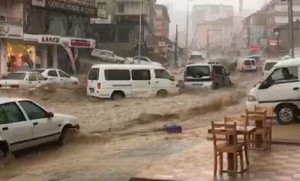 Σφοδρή καταιγίδα έπληξε την Άγκυρα- Τραυματίες και μεγάλες καταστροφές (vid)
