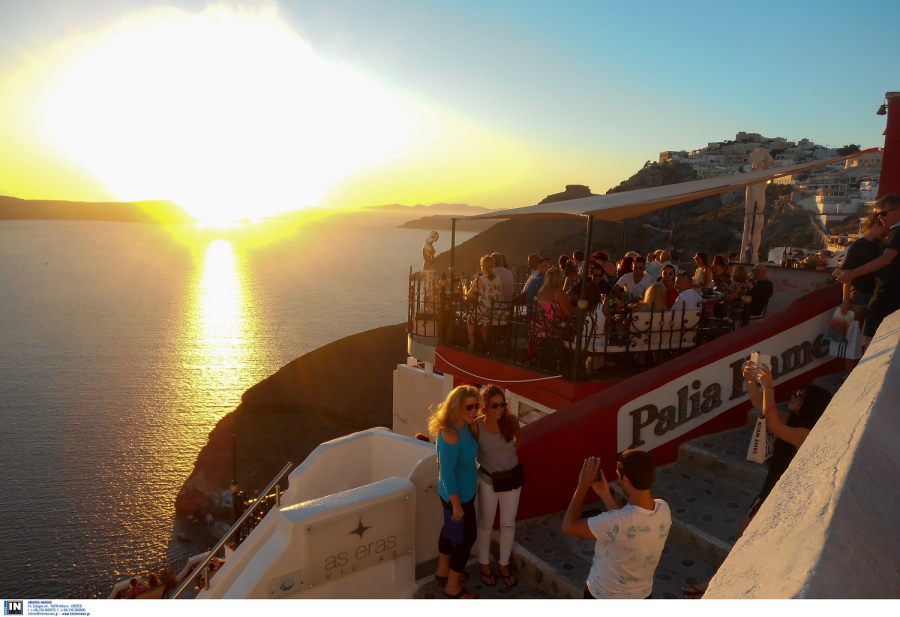 Περισσότεροι από 32 εκατ. τουρίστες επισκέφθηκαν την Ελλάδα χώρα το 2023