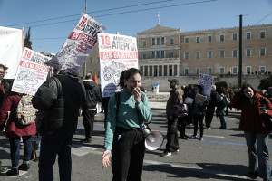 Απεργία: Ολοκληρώθηκαν οι πορείες στο κέντρο της Αθήνας - Ατελείωτες ουρές στους δρόμους
