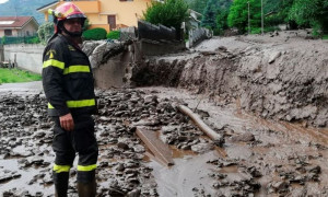 Ιταλία: Kατέρρευσε οδογέφυρα στην Σαβόνα λόγω της σφοδρής βροχόπτωσης (pics)