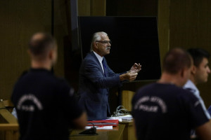 Δίκη Χρυσής Αυγής: Απαλλαγή για την επίθεση στην Ηλιούπολη λόγω νέου Ποινικού Κώδικα πρότεινε η εισαγγελέας