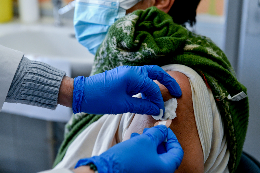 Τζανάκης για την τέταρτη δόση: «Οι πολίτες άνω των 60 ετών να κάνουν το εμβόλιο»