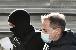 Δίκη Λιγνάδη: Ξέσπασμα του Νίκου Σ., εντάσεις, αντεγκλήσεις και μία σύλληψη (βίντεο)