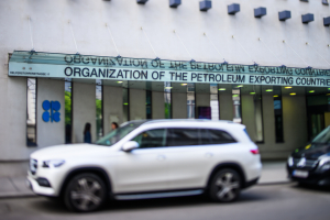 Συμφωνία στον ΟΠΕΚ+ για αύξηση της ημερήσιας παραγωγής πετρελαίου - Νευρική η πρώτη αντίδραση των αγορών