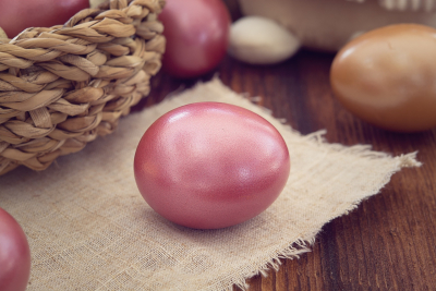 Πόσο αντέχουν τα κόκκινα αυγά εκτός ψυγείου - Οδηγίες από τον ΕΟΔΥ για το Πάσχα