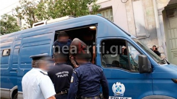 Αποδοκιμάστηκαν οι συλληφθέντες για την απαγωγή του Λεμπιδάκη