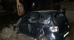 Ευρυτανία: Έπεσε τοιχίο και καταπλάκωσε διερχόμενο αυτοκίνητο (pics)
