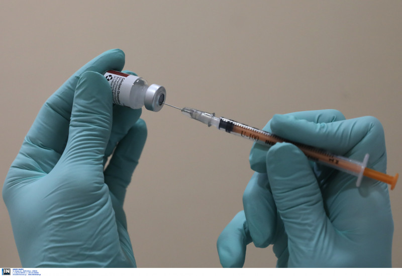 Κορονοϊός: Εγκρίθηκε η κατεπείγουσα χρήση του εμβολίου της Moderna στις ΗΠΑ