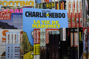 Charlie Hebdo: Η νέα επίθεση ξύπνησε μνήμες από τη σφαγή του 2015