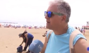 Βαρκελώνη: Έκανε δηλώσεις στην τηλεόραση κι από πίσω του...έκλεβαν σακίδιο (Βίντεο)
