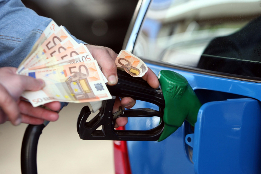 Πρόστιμα σε βενζινάδικα για κερδοσκοπία σε Αττική, Καλαμάτα και Πρέβεζα