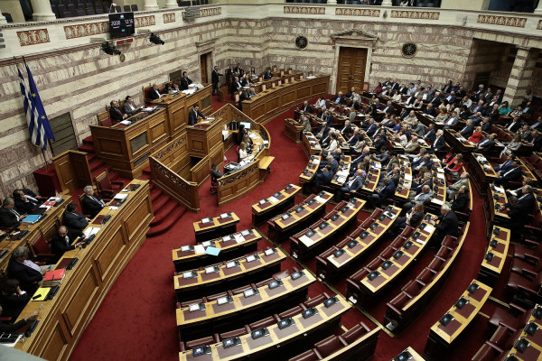 Σκληρό ροκ στην Βουλή για την Συμφωνία των Πρεσπών - Oξεία αντιπαράθεση κυβέρνησης και αντιπολίτευσης (LIVE)