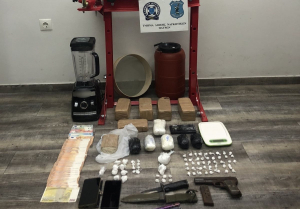 Συλλήψεις για ναρκωτικά στην Πάτρα, κατασχέθηκαν 5,5 κιλά ηρωίνης και 1 κιλό κοκαΐνης