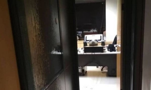Ο Ρουβίκωνας ανέλαβε την ευθύνη για την επίθεση με μπογιές στα γραφεία των εφημερίδων Δημοκρατία και Espresso