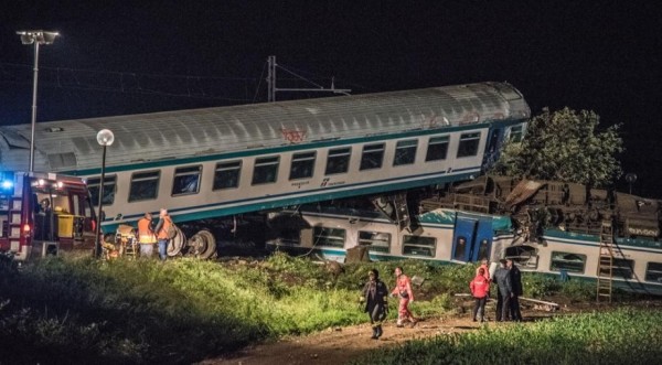 Σιδηροδρομικό δυστύχημα στην Ιταλία με δύο νεκρούς - Εκτροχιάστηκε τρένο(video-φωτο)