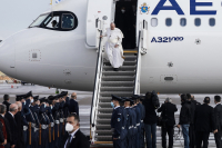 Έφτασε στην Αθήνα ο Πάπας Φραγκίσκος, σε εξέλιξη οι συναντήσεις