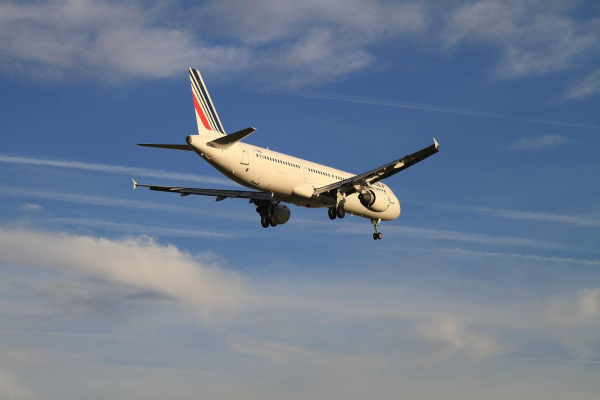 Περιπέτεια στο Ελ. Βενιζέλος: Καπνοί στο πιλοτήριο και αναγκαστική προσγείωση για αεροπλάνο της Air France