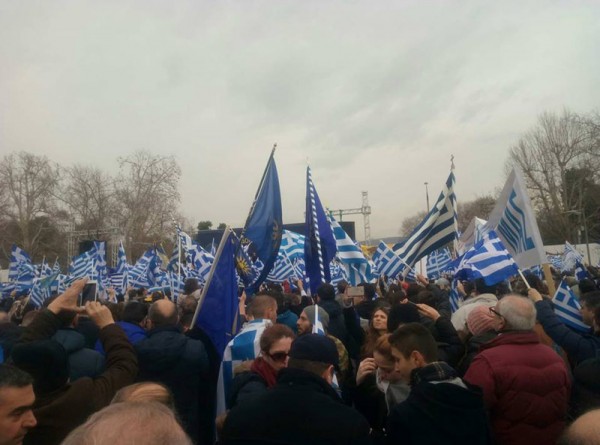 Live: Δεκάδες χιλιάδες διαδηλωτές στο συλλαλητήριο για το Σκοπιανό στη Θεσσαλονίκη