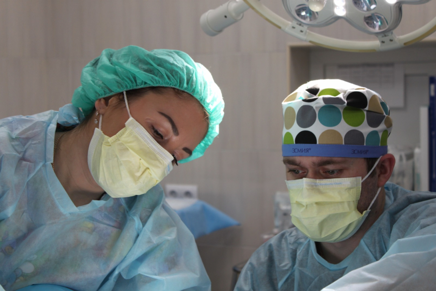Απογευματινά χειρουργεία: Βγήκε η ΚΥΑ με τις τιμές ανά επέμβαση, με διαφορετική «ταρίφα» ο κάθε γιατρός